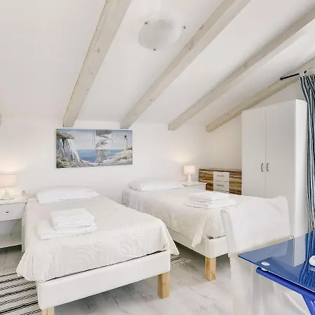 In Pula With Private Swimming Pool Villa *