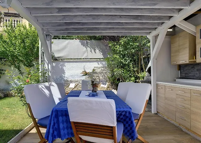 In Pula With Private Swimming Pool Villa *