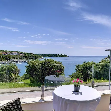 Deluxe In Pula With Private Swimming Pool Villa