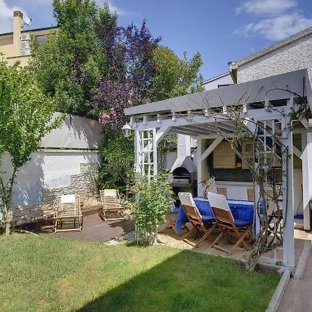 Deluxe In Pula With Private Swimming Pool
