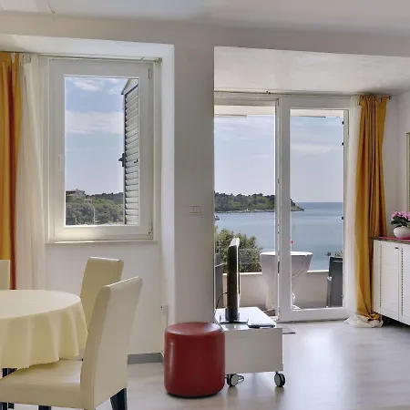 Villa Deluxe In Pula With Private Swimming Pool