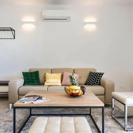 In Pula With Private Swimming Pool 프예스차나 우발라