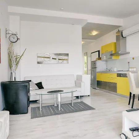 Deluxe In Pula With Private Swimming Pool
