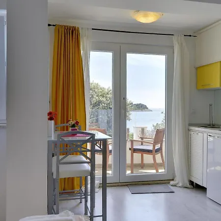 Villa Deluxe In Pula With Private Swimming Pool