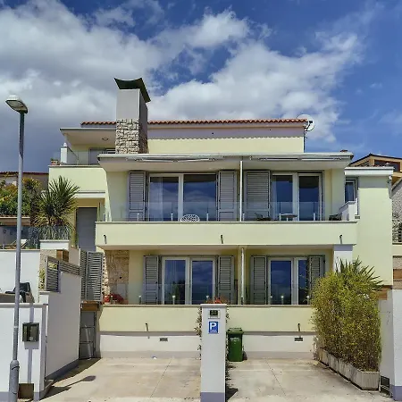 빌라 In Pula With Private Swimming Pool *