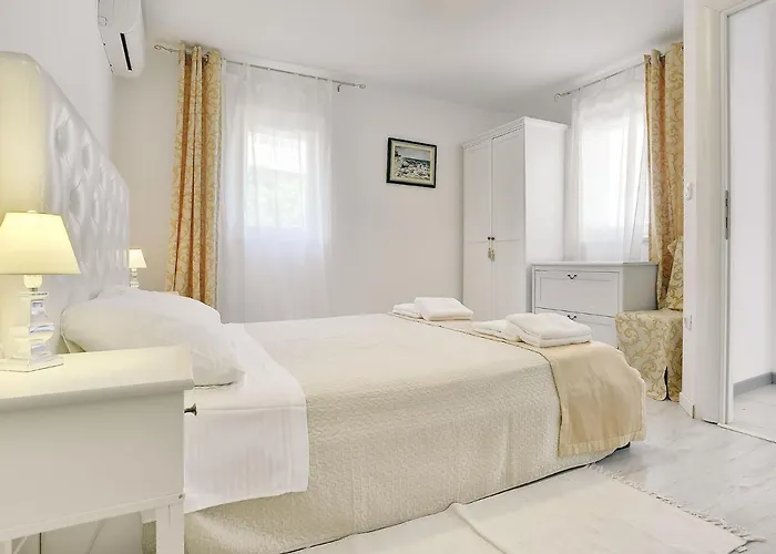 In Pula With Private Swimming Pool * 프예스차나 우발라