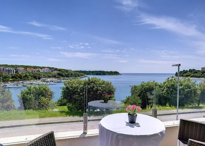 In Pula With Private Swimming Pool 빌라