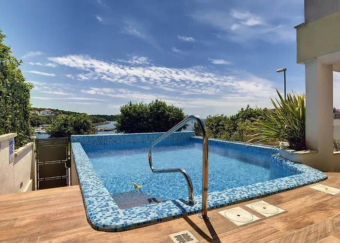 빌라 In Pula With Private Swimming Pool *