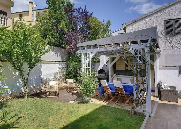 In Pula With Private Swimming Pool