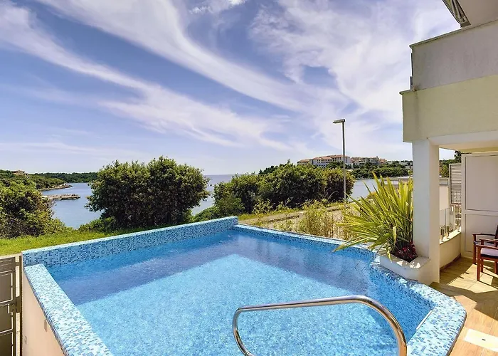 In Pula With Private Swimming Pool 빌라 *