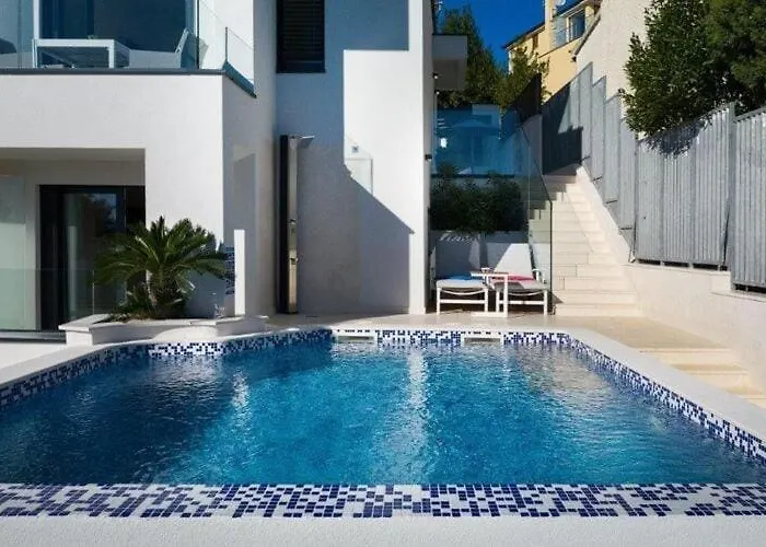 빌라 In Pula With Private Swimming Pool