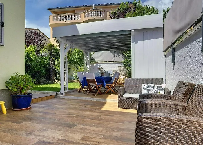 빌라 In Pula With Private Swimming Pool