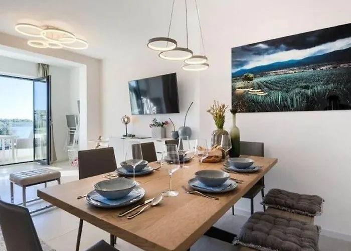 In Pula With Private Swimming Pool 빌라