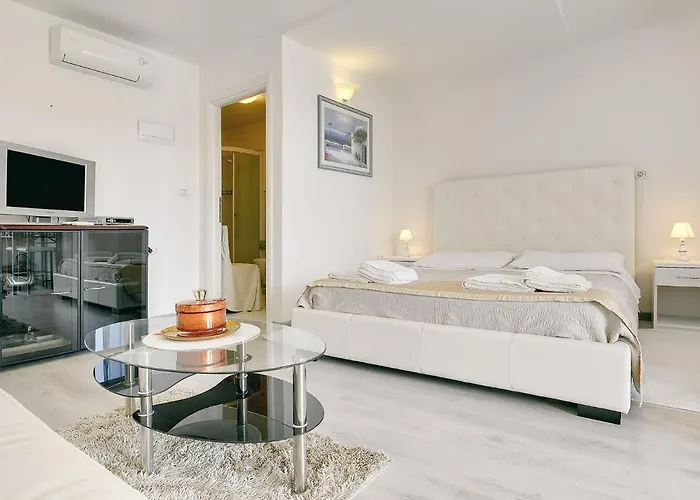 In Pula With Private Swimming Pool