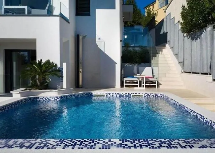 빌라 In Pula With Private Swimming Pool